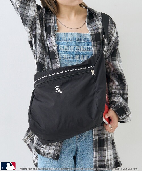 PUBLUX（パブリュクス）の「MLBロゴナイロンショルダーバッグ　限定展開（ショルダーバッグ・レディース・ブラック/オフホワイト/ネイビー・ﾌﾘ-）」の21枚目の写真