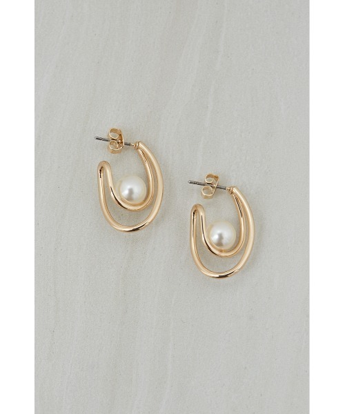 AZUL by moussy（アズールバイマウジー）の「ニュアンスパールピアス（ピアス（両耳用）・レディース・ゴールド系その他/シルバー・FREE）」の2枚目の写真