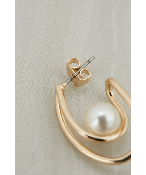 AZUL by moussy（アズールバイマウジー）の「ニュアンスパールピアス（ピアス（両耳用）・レディース・ゴールド系その他/シルバー・FREE）」の7枚目の写真