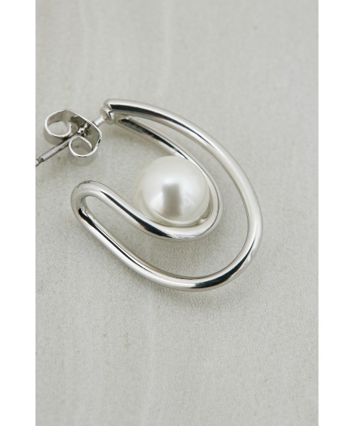 AZUL by moussy（アズールバイマウジー）の「ニュアンスパールピアス（ピアス（両耳用）・レディース・ゴールド系その他/シルバー・FREE）」の11枚目の写真