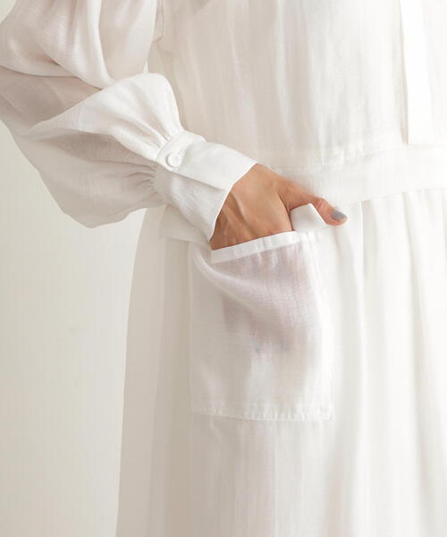 N.(N. Natural Beauty Basic)(エヌエヌナチュラルビューティーベーシック)の「◆ギャザーフラップシャツワンピース(シャツワンピース・レディース・ブラック/オフホワイト・MEDIUM)」の6枚目の写真