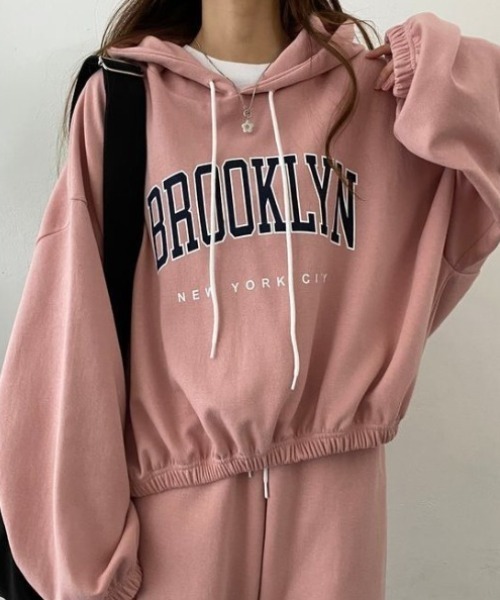 MYMOOD.（マイムード）の「【上下2点セット】カレッジロゴ フーディースウェットセットアップ ルームウェア（その他ルームウェア・レディース・ピンク/グレー/グリーン/ライトグレー/ブラック・FREE）」の5枚目の写真