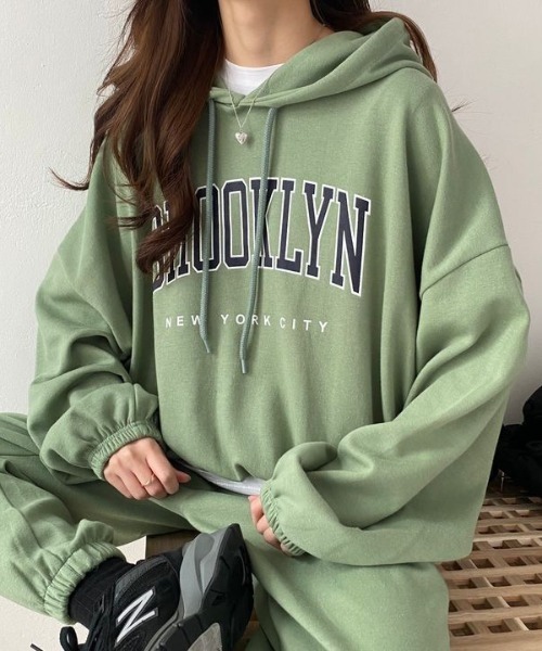 MYMOOD.（マイムード）の「【上下2点セット】カレッジロゴ フーディースウェットセットアップ ルームウェア（その他ルームウェア・レディース・ピンク/グレー/グリーン/ライトグレー/ブラック・FREE）」の4枚目の写真