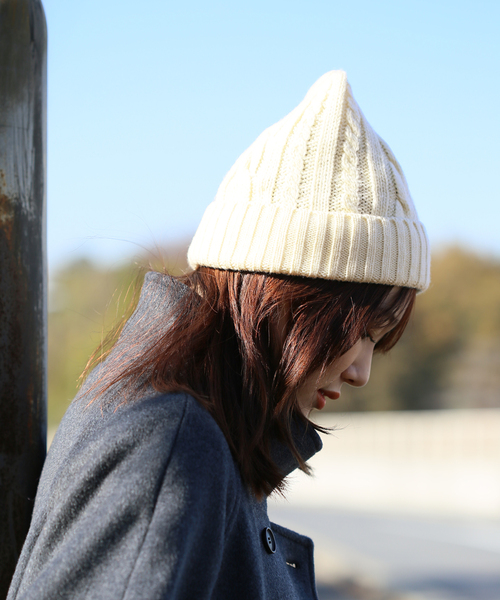JOURNAL STANDARD relume（ジャーナルスタンダード　レリューム）の「【HTS / エイチティーエス】CABLE WATCH CAP：キャップ（ニットキャップ/ビーニー・レディース・ブルー/ブラック/ホワイト×ホワイト/ベージュ系その他・FREE）」の2枚目の写真