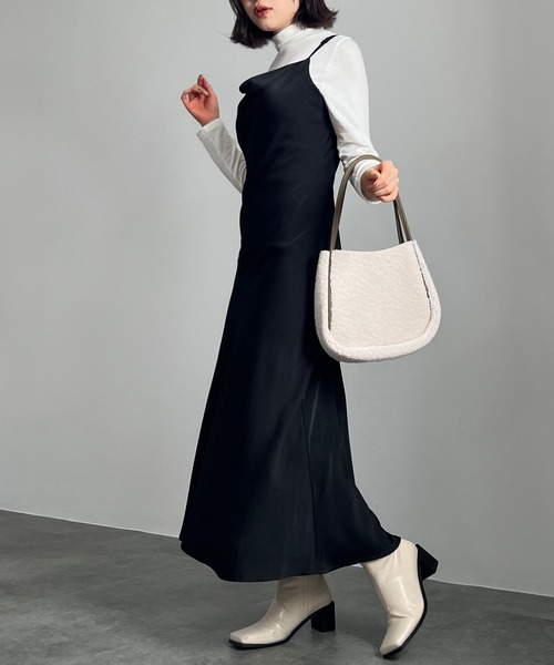 ISOOK(アイスー)の「【ISOOK / アイスー】サテンロングキャミワンピース / サテンワンピ ロング丈 キャミワンピ ドレス ZOZOTOWN限定(ワンピース・レディース・ブラック/アイボリー・FREE)」の3枚目の写真