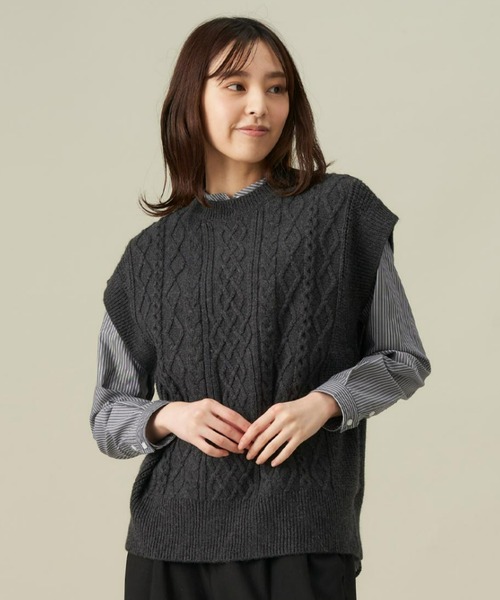 Pitta Re:)（ピッタリ）の「ラムウール混 ケーブルニットベスト（ベスト・レディース・グリーン/モカ/チャコール・L/M）」の2枚目の写真