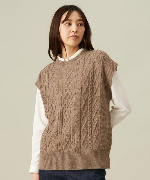 Pitta Re:)（ピッタリ）の「ラムウール混 ケーブルニットベスト（ベスト・レディース・グリーン/モカ/チャコール・L/M）」の3枚目の写真