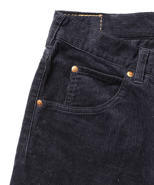 BEAMS PLUS（ビームスプラス）の「BEAMS PLUS / コーデュロイ スリム5ポケットパンツ（その他パンツ・メンズ・オフホワイト/ネイビー/グレー/ライトブラウン・SMALL/MEDIUM/LARGE/X-SMALL/X-LARGE）」の8枚目の写真