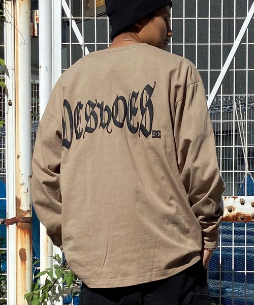 DC（ディーシー）の「DC/ディーシー ロンT バックプリント スリーブプリント ヘビーウェイト DLT241014（Tシャツ/カットソー・メンズ・ブラック/ホワイト/ベージュ・M/XL/L）」の3枚目の写真