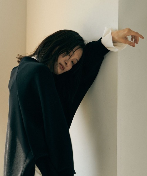 marjour(マージュール)の「SHEER HIGHNECK TOPS(Tシャツ/カットソー・レディース・アイボリー/チャコールグレー・M)」の7枚目の写真