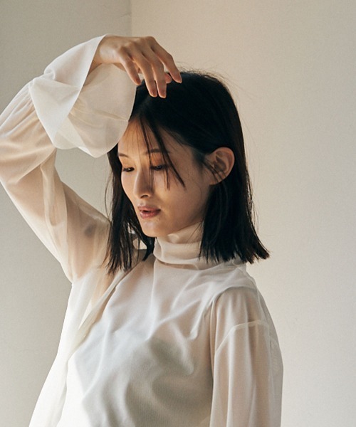 marjour(マージュール)の「SHEER HIGHNECK TOPS(Tシャツ/カットソー・レディース・アイボリー/チャコールグレー・M)」の8枚目の写真