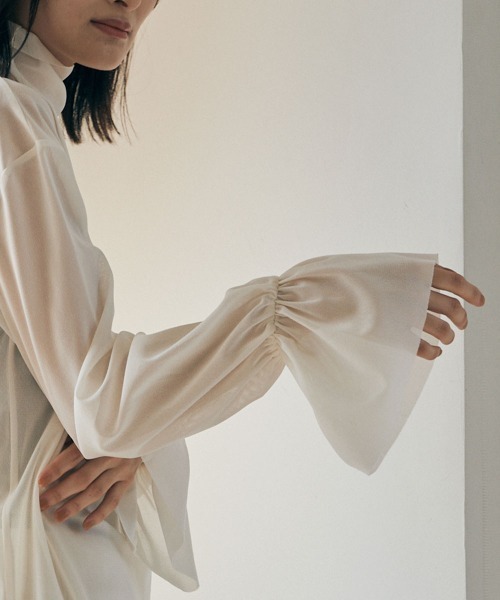 marjour(マージュール)の「SHEER HIGHNECK TOPS(Tシャツ/カットソー・レディース・アイボリー/チャコールグレー・M)」の12枚目の写真