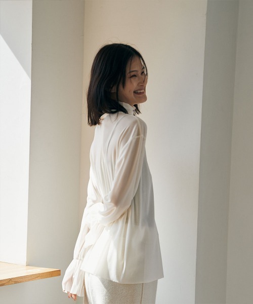 marjour(マージュール)の「SHEER HIGHNECK TOPS(Tシャツ/カットソー・レディース・アイボリー/チャコールグレー・M)」の13枚目の写真