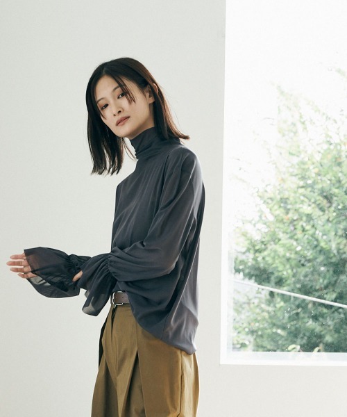 marjour(マージュール)の「SHEER HIGHNECK TOPS(Tシャツ/カットソー・レディース・アイボリー/チャコールグレー・M)」の18枚目の写真