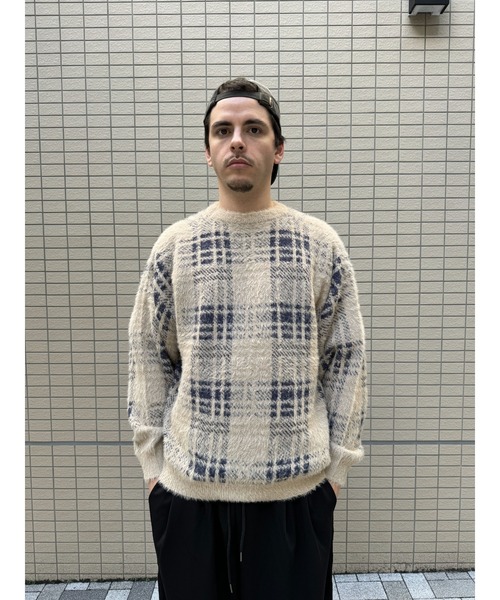 many men many mind（メニーメンメニーマインド）の「many men many mind /ナイロンシャギーｘアクリル　ルーズシルエット総柄クルー（ニット/セーター・メンズ・ブルー/ベージュ系その他/ベージュ/ネイビー系/グリーン/イエロー系その他・MEDIUM/LARGE）」の2枚目の写真