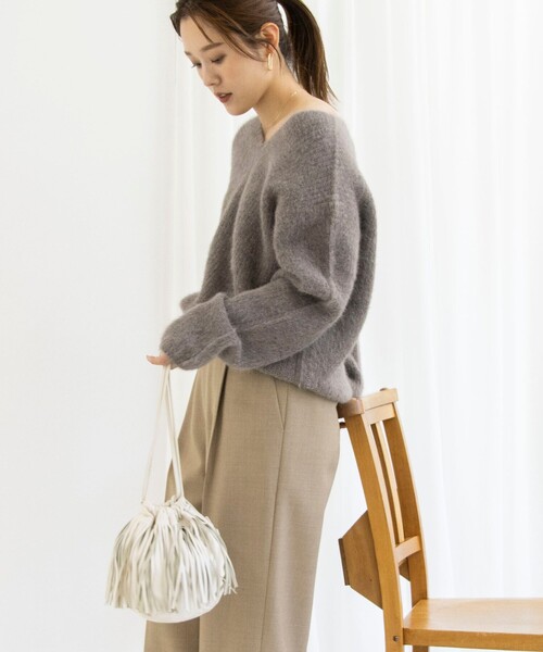 Rie Miller（リエミラー）の「ブルーFOX Vネックプルオーバーニット（ニット/セーター・レディース・ライトグレー/ブラウン/ネイビー・38）」の5枚目の写真