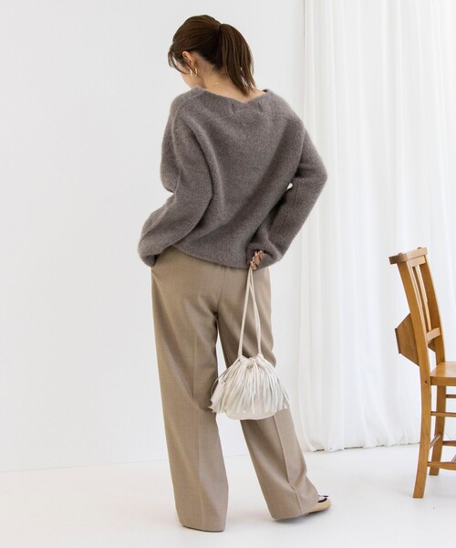 Rie Miller（リエミラー）の「ブルーFOX Vネックプルオーバーニット（ニット/セーター・レディース・ライトグレー/ブラウン/ネイビー・38）」の7枚目の写真