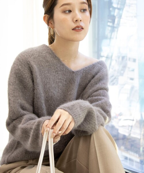 Rie Miller（リエミラー）の「ブルーFOX Vネックプルオーバーニット（ニット/セーター・レディース・ライトグレー/ブラウン/ネイビー・38）」の8枚目の写真