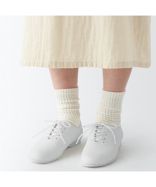 無印良品（ムジルシリョウヒン）の「婦人　革の端材を再利用した　レースアップシューズ（その他シューズ・レディース・ブラック/オフホワイト・25.0cm/24.5cm/24.0cm/23.5cm/23.0cm/22.5cm/22.0cm）」の12枚目の写真