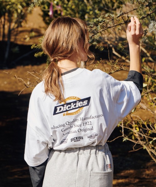 Dickies(ディッキーズ)の「Dickies ディッキーズ バック刺繍裾ラウンドチュニック半袖Tシャツ(Tシャツ/カットソー・レディース・オートミール/ホワイト/チャコールグレー/サックスブルー・フリー)」の4枚目の写真