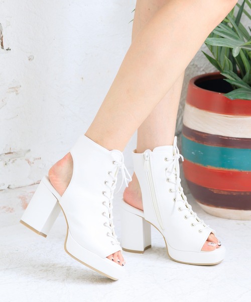 attagirl（アタガール）の「レースアップブーツサンダル（サンダル・レディース・ブラック/ブラック系その他/ホワイト/ブラック系その他2/シルバー系その他/ホワイト系その他・L/LL/S/M）」の2枚目の写真