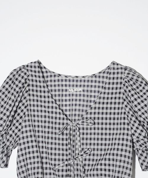 MILKFED.(ミルクフェド)の「SHEER PLAID BLOUSE(シャツ/ブラウス・レディース・ブラック/オフホワイト/ライトグリーン・ONE SIZE)」の13枚目の写真