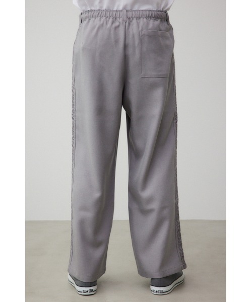 AZUL by moussy(アズールバイマウジー)の「2タックライン刺繍ワイドパンツ(その他パンツ・メンズ・グレー/ベージュ・FREE)」の8枚目の写真