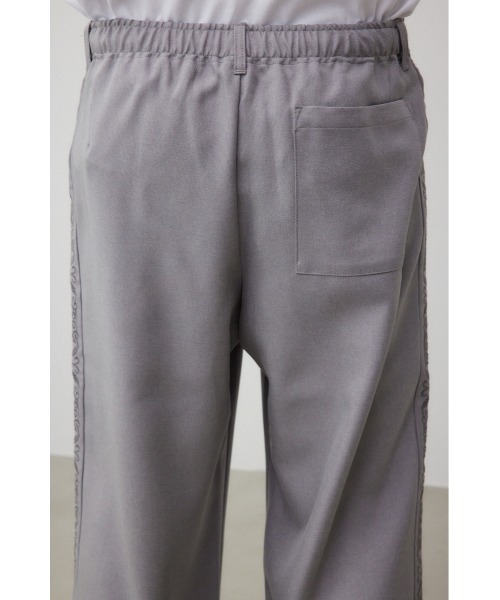 AZUL by moussy(アズールバイマウジー)の「2タックライン刺繍ワイドパンツ(その他パンツ・メンズ・グレー/ベージュ・FREE)」の10枚目の写真