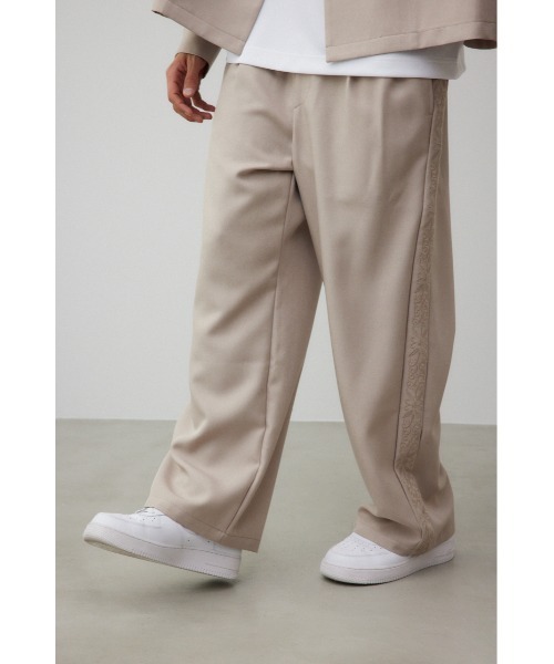 AZUL by moussy(アズールバイマウジー)の「2タックライン刺繍ワイドパンツ(その他パンツ・メンズ・グレー/ベージュ・FREE)」の13枚目の写真