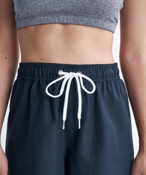 ROXY（ロキシー）の「LUNCH CALM COLOR/ロキシーウエストゴムボードショーツ・サーフトランクス (水着)（水着・レディース・ブラック/ホワイト/ネイビー・SMALL/MEDIUM/LARGE）」の15枚目の写真
