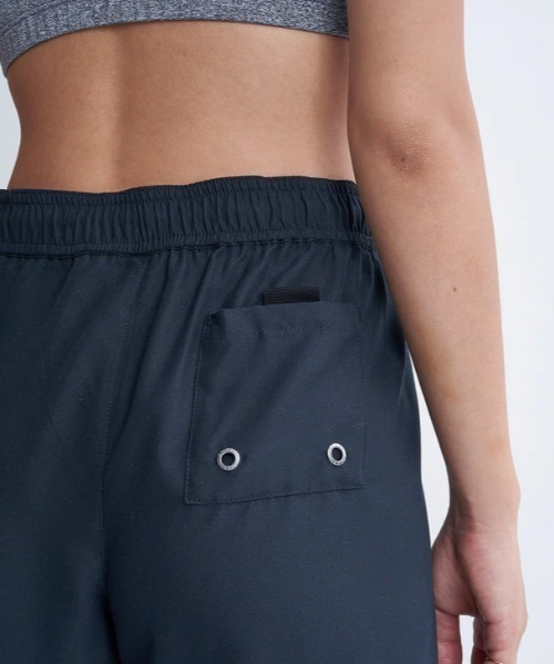 ROXY（ロキシー）の「LUNCH CALM COLOR/ロキシーウエストゴムボードショーツ・サーフトランクス (水着)（水着・レディース・ブラック/ホワイト/ネイビー・SMALL/MEDIUM/LARGE）」の18枚目の写真