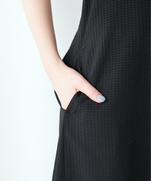 natural couture(ナチュラルクチュール)の「バックオープンワンピース(ワンピース・レディース・ブルー/グレー/ブラック/ベージュ・FREE)」の8枚目の写真