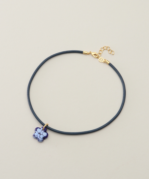 JOURNAL STANDARD(ジャーナルスタンダード)の「【SANDRALEXANDRA】Black and White Clover Ch CLOVER LEATHER CORD(チョーカー・レディース・ネイビー/ブラック・FREE)」の1枚目の写真