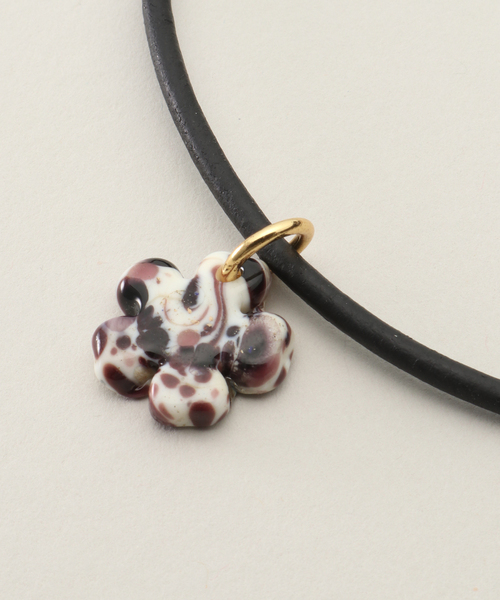 JOURNAL STANDARD(ジャーナルスタンダード)の「【SANDRALEXANDRA】Black and White Clover Ch CLOVER LEATHER CORD(チョーカー・レディース・ネイビー/ブラック・FREE)」の8枚目の写真