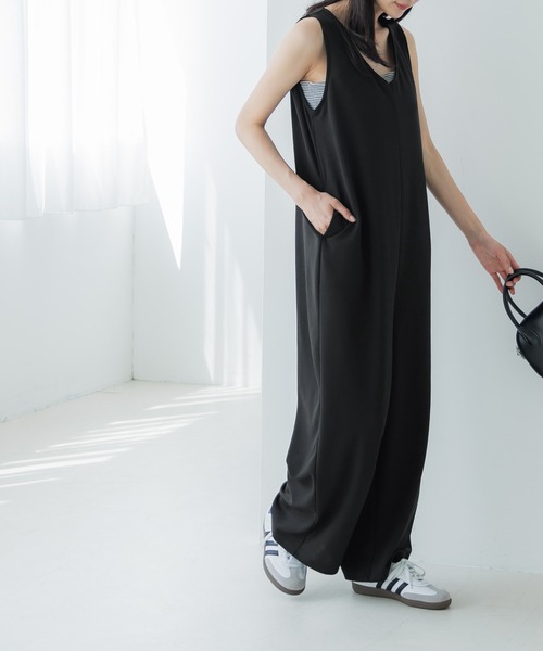 coca（coca）（コカ）の「カットジョーゼットVネックサロペット（サロペット/オーバーオール・レディース・ブラック・L/M）」の4枚目の写真