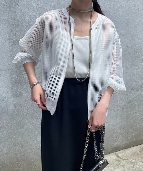 COLLAGE GALLARDAGALANTE（コラージュガリャルダガランテ）の「スクエアメッシュブルゾン（ブルゾン・レディース・オフホワイト/ネイビー・FREE）」の2枚目の写真