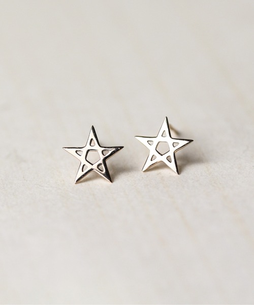 cui-cui（キュイキュイ）の「ゴールド スター ピアス | K10YG 〈Web限定〉（ピアス（両耳用）・レディース・イエローゴールド・FREE）」の4枚目の写真