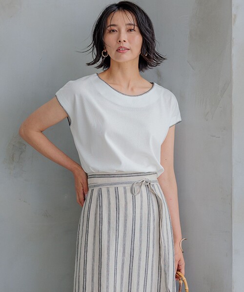 23区 L(ニジュウサンクオオキイサイズ)の「【洗える】トリミングジャージー カットソー(Tシャツ/カットソー・レディース・ホワイト系/ベージュ系/ブラック系・46/44)」の1枚目の写真