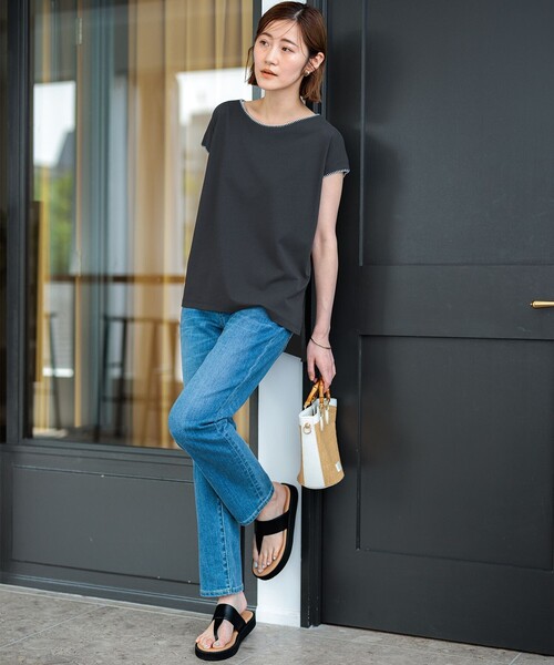 23区 L(ニジュウサンクオオキイサイズ)の「【洗える】トリミングジャージー カットソー(Tシャツ/カットソー・レディース・ホワイト系/ベージュ系/ブラック系・46/44)」の6枚目の写真