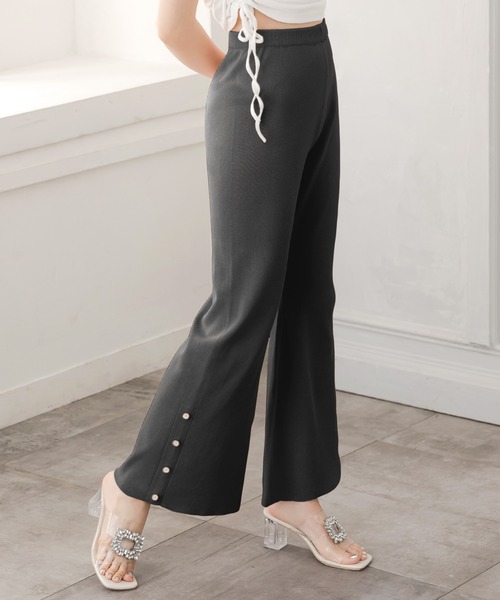 Julia Boutique(ジュリアブティック)の「シェルボタン付きフレアニットパンツ/24098(その他パンツ・レディース・ピンク/ホワイト/ブラック・ONE)」の2枚目の写真
