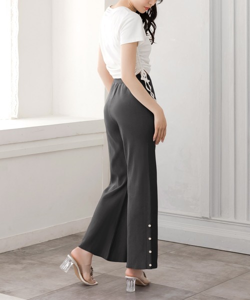 Julia Boutique(ジュリアブティック)の「シェルボタン付きフレアニットパンツ/24098(その他パンツ・レディース・ピンク/ホワイト/ブラック・ONE)」の15枚目の写真