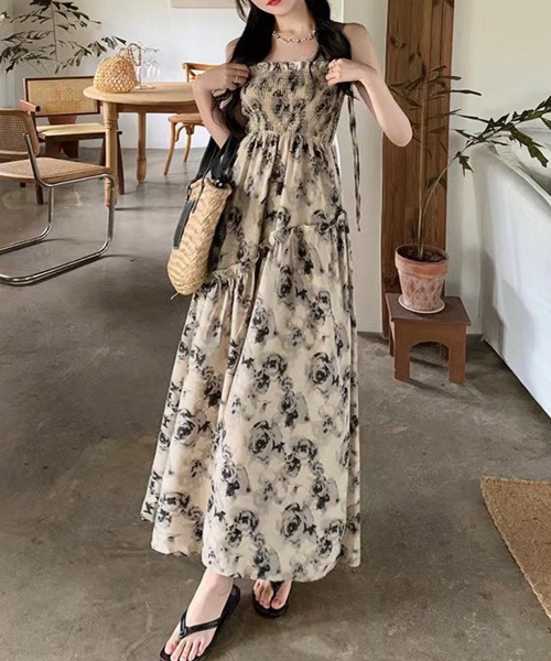 Miniministore(ミニミニストア)の「花柄 キャミワンピース 胸元シャーリング(ワンピース・レディース・マルチ・L/M/XL)」の2枚目の写真