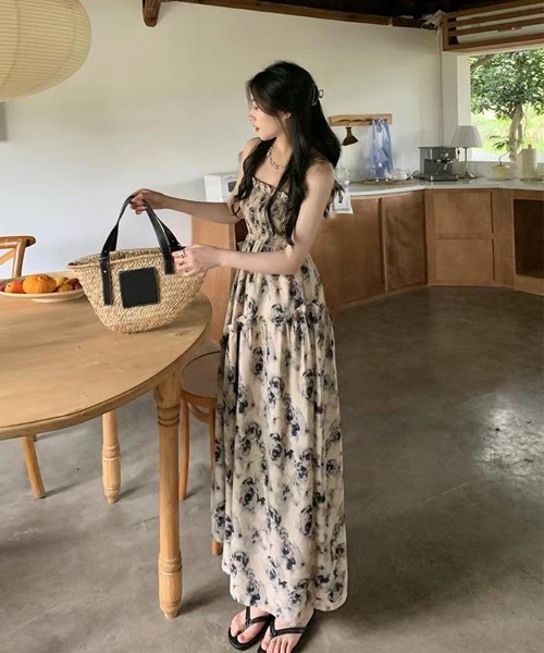 Miniministore(ミニミニストア)の「花柄 キャミワンピース 胸元シャーリング(ワンピース・レディース・マルチ・L/M/XL)」の4枚目の写真