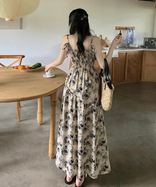 Miniministore(ミニミニストア)の「花柄 キャミワンピース 胸元シャーリング(ワンピース・レディース・マルチ・L/M/XL)」の5枚目の写真