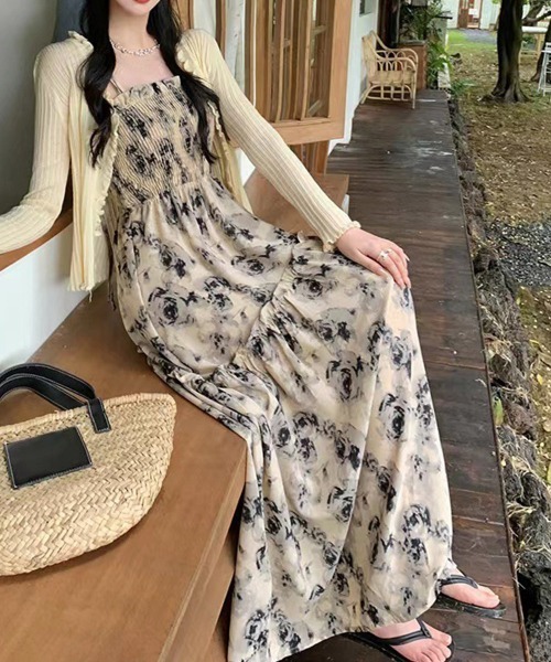 Miniministore(ミニミニストア)の「花柄 キャミワンピース 胸元シャーリング(ワンピース・レディース・マルチ・L/M/XL)」の6枚目の写真