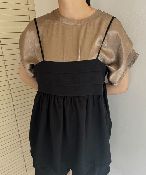 Amiur（エミレ）の「tuck design sleeve satin tops / タックデザインスリーブサテントップス（Tシャツ/カットソー・レディース・アイボリー/グレイッシュベージュ/シルバー系・FREE）」の15枚目の写真