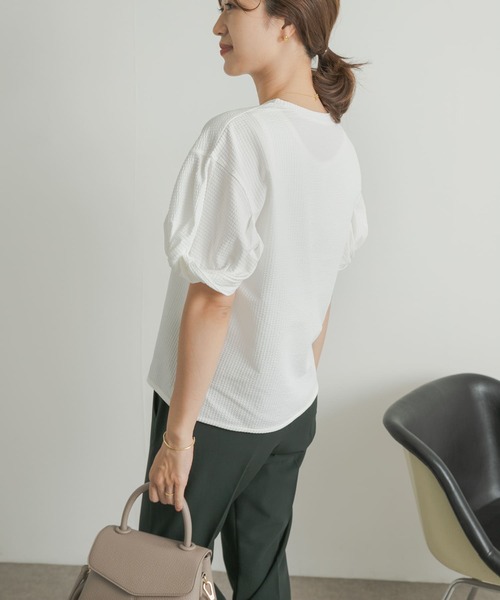 URBAN RESEARCH DOORS(アーバンリサーチドアーズ)の「ツイストスリーブプルオーバー(Tシャツ/カットソー・レディース・ネイビー/オフホワイト・MEDIUM)」の4枚目の写真