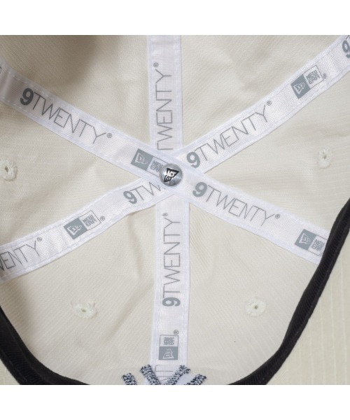 NEW ERA（ニューエラ）の「NEW ERA NEW YORK YANKEES SUMMER CORDUROY 9TWENTY（ニューエラ ニューヨーク・ヤンキース サマー コーデュロイ 920）（キャップ・メンズ・ホワイト系・FREE）」の4枚目の写真