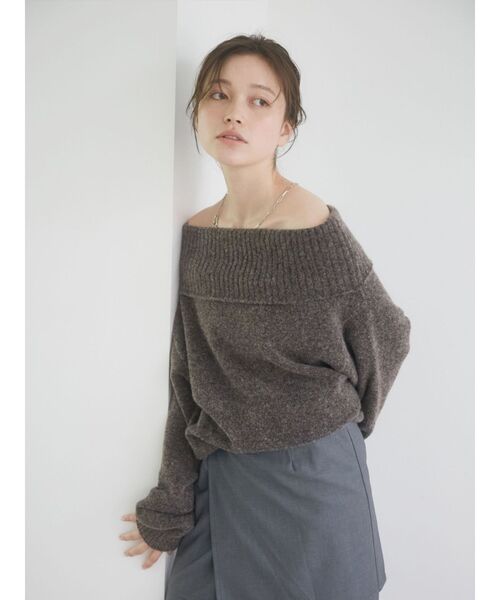 Ungrid（アングリッド）の「オフショルルーズニット（ニット/セーター・レディース・ブラウン/レッド/グレー・FREE）」の2枚目の写真