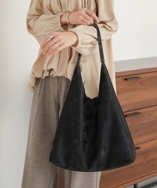 Bab（バブ）の「シャイニートライアングルBAG（トートバッグ・レディース・ベージュ/ブラック/シルバー・ONESIZE）」の6枚目の写真